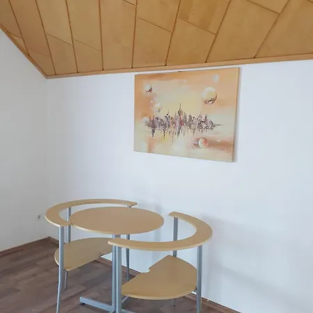 Eigentumswohnung In Fuer Firmen Reisend * Mengkofen